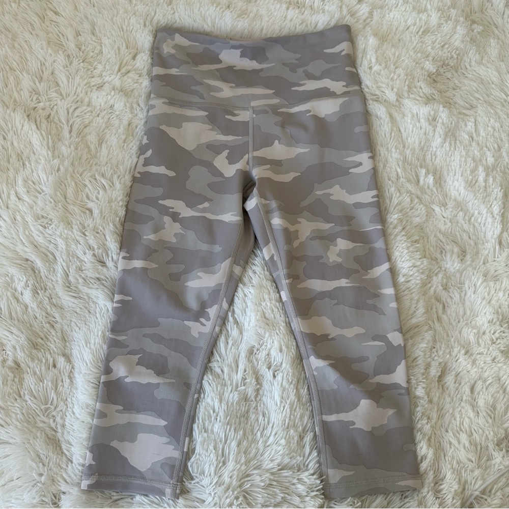 Athleta Elation Camo Women’s Taupe Gray Crop Leggings Size: XS - Picture 8 of 9